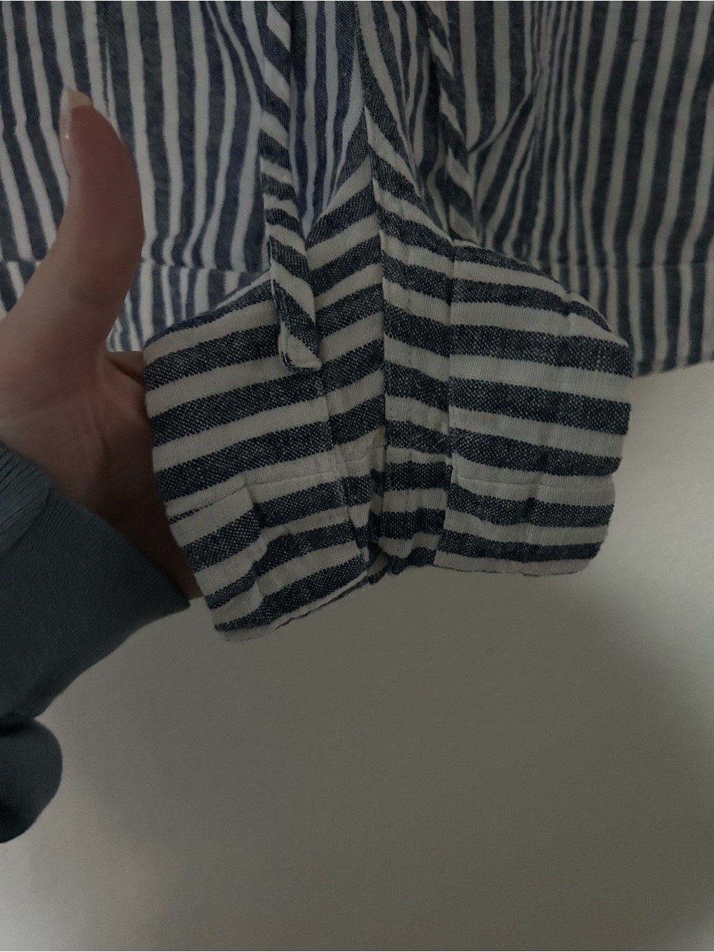 Universal Thread Navy and White Striped Pull-On Shorts: Medium - Picture 2 of 4